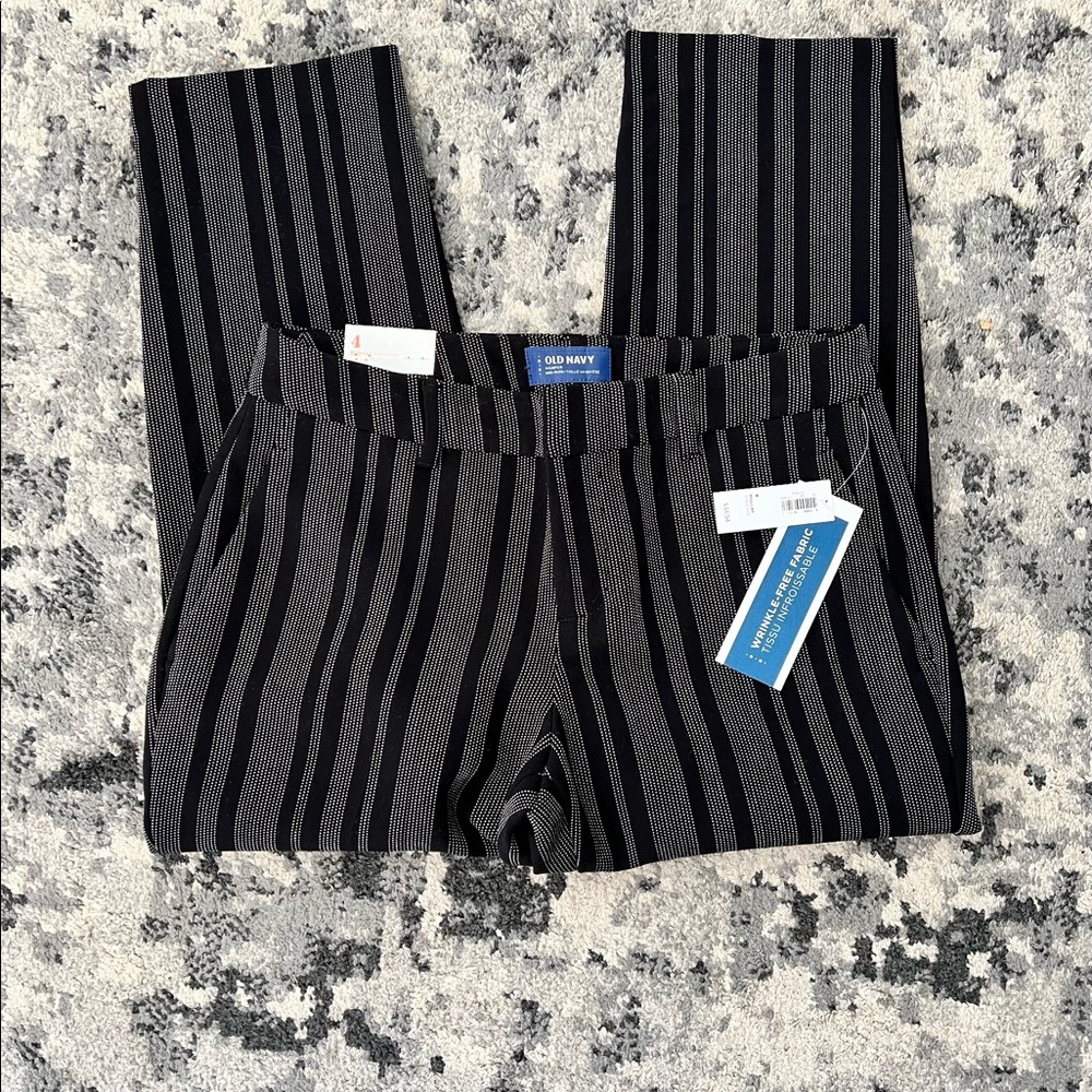 Old Navy Capri Size 4 NWT